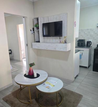 Ermelo House | Peshline Guest House Unit 1