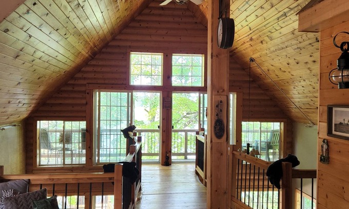 Farwell Cabin | Pet and family friendly, Private lake, with private sandy beach. Five bedroom.