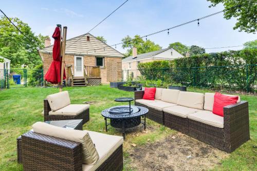 Evanston House | Pet-Friendly Abode, 2 Mi to Dtwn Evanston!