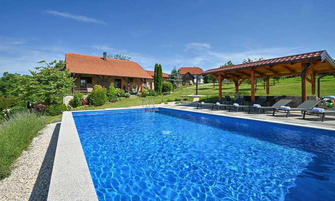 Sveti Ilija House | Pet friendly home in Luzan Biskupecki