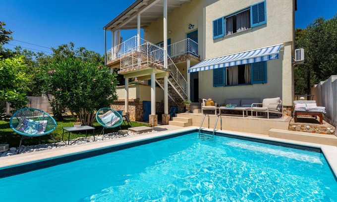 Sveti Filip i Jakov House | Pet friendly home in Sv.Filip i Jakov