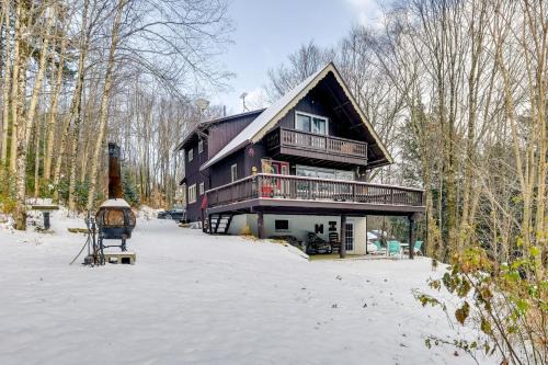 Montgomery Center House | Pet-Friendly Home with Deck 4 Mi to Jay Peak Resort