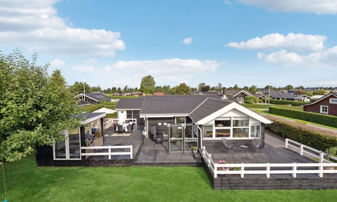 Hejlsminde Strand House | Pet friendly home in Hejls