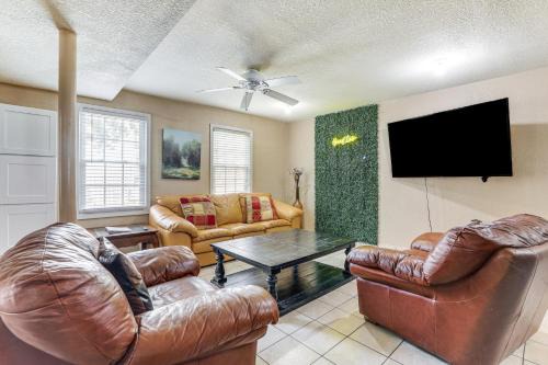 Lilburn Apartment | Pet-Friendly Lilburn Duplex with Patio and Grills!