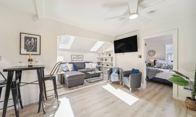 Newman Lake Cottage | Pet-Friendly Newman Lake Cottage w/Beach Access!