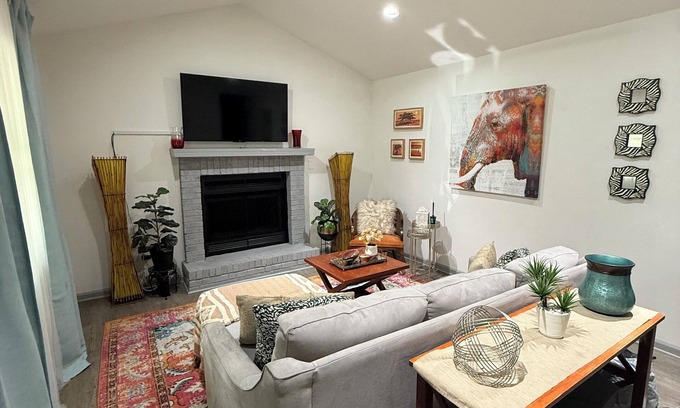 Charlotte House | Pet Friendly-Sleeps 8-Centrally located near University, NoDa, Uptown & Concord.