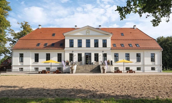 Redefin Hotel | Peter's Resort