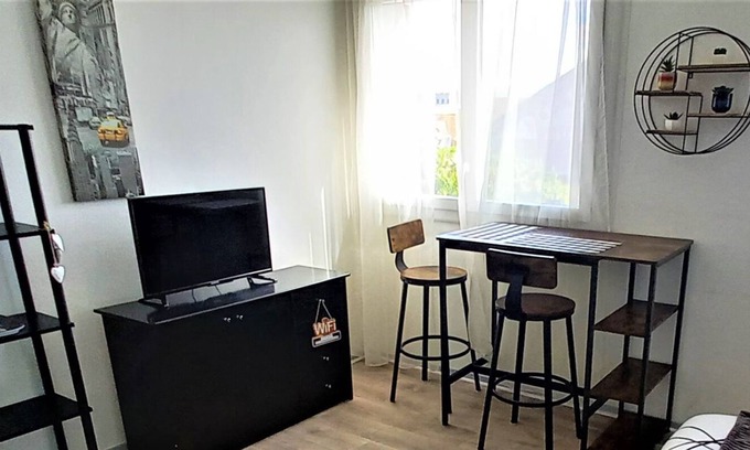 Tarbes Apartment | Petit Cocon Tarbais -wifi-parking