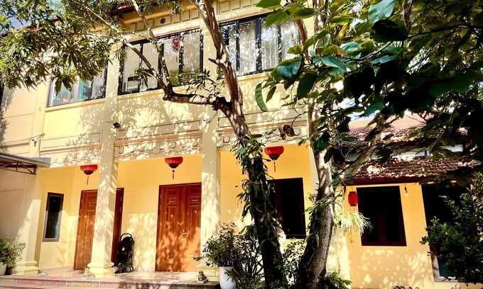 Dong Anh House | Phòng Giường Đôi cỡ Queen Có Ban Công Sân Hiên Ấm Cúng