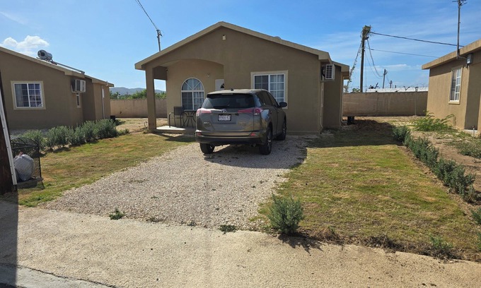 Caribbean Estates House | Phoenix Rising Superb bungalow with AC in Portmore - 2 bedrooms