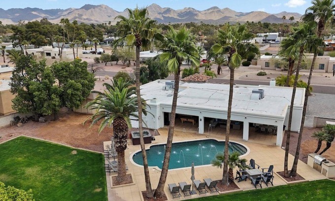 North Scottsdale House | Pickleball+SportCt+Pool+AwesomeYard!