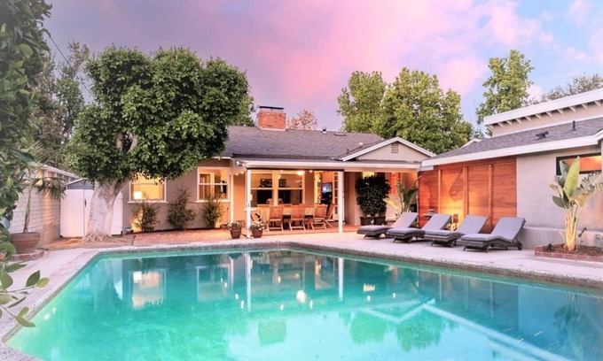 Sherman Oaks House | PICTURE PERFECT minutes to UNIVERSAL STUDIOS & HOLLYWOOD. Early checkin often ok