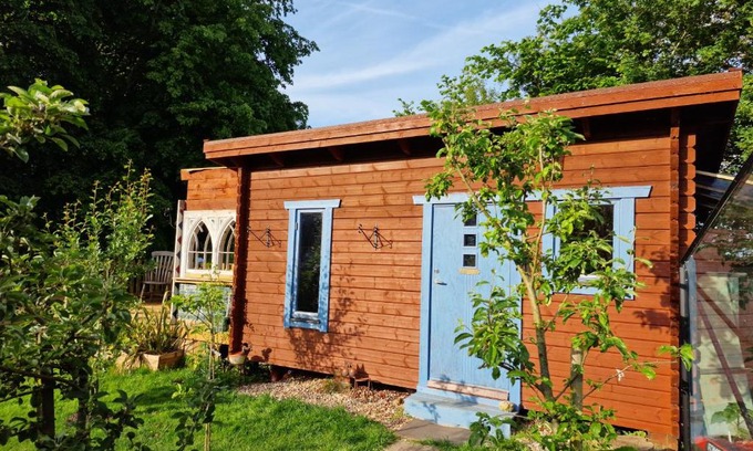 Holworth House | Piddle Puddle Cabin