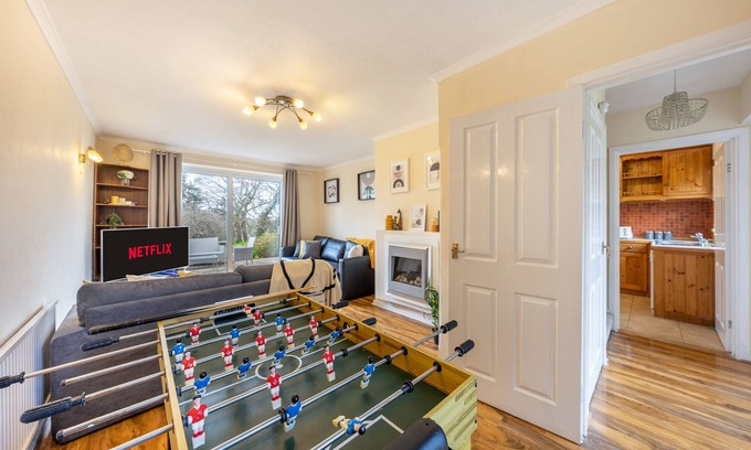 High Wycombe House | Pierocks Carver Entire house, Hot tub & WIFI