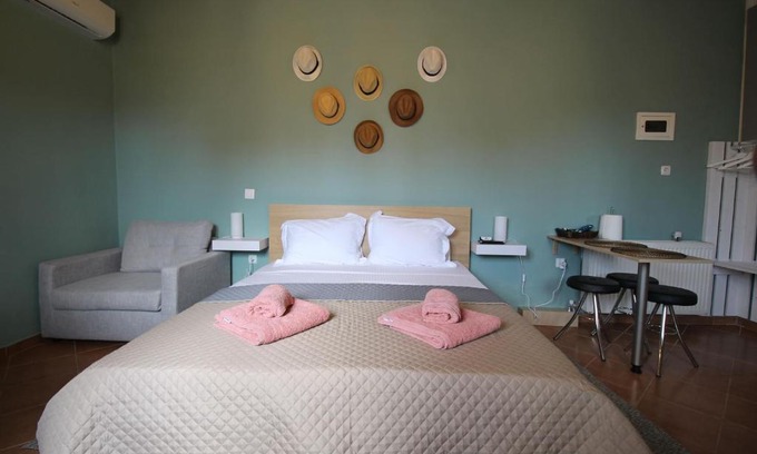 Markopoulon Apartment | Pikinas Studios near ATH airport