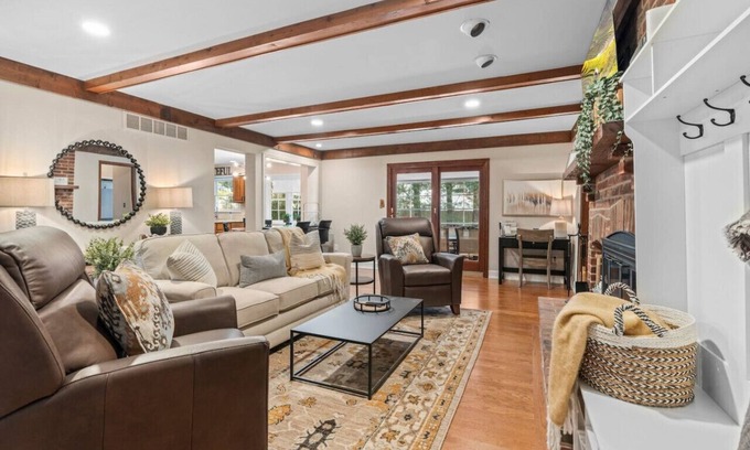 Washington Crossing House | Pine Cove Retreat - 4BR - Pool