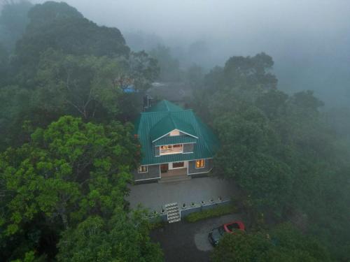 Peermade Villa | Pine Escape By Cluster Cloud