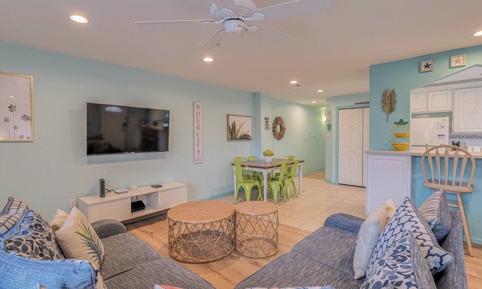 North End Condo | Pineapple Pad:ACROSS from beach + boardwalk + parking w/Full Linen Service!