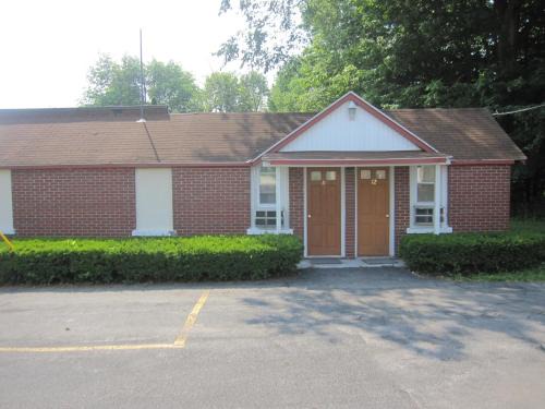 Clinton Hotel | Pinecrest Motel