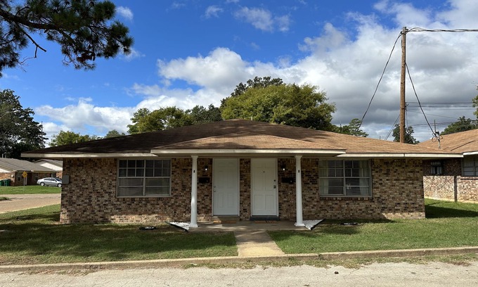 Texarkana Apartment | Piney Woods 6 - King Bed