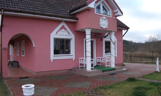 Nowe Warpno House | Pink holiday house 10 pers. between lagoon and heather in the bird sanctuary