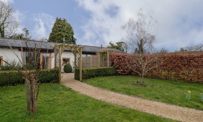 New Forest District Cottage | PIPPIN, pet friendly, with open fire in Fordingbridge