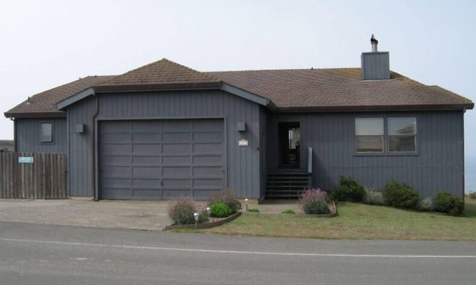Dillon Beach House | Pirate's Cove, Large Home with Panoramic Views, Sleeps 10, Pets OK, Free WiFi
