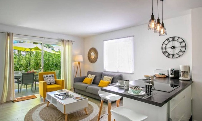 Orient Bay Apartment | Playa, modern apartment just a stone's throw from the beach!