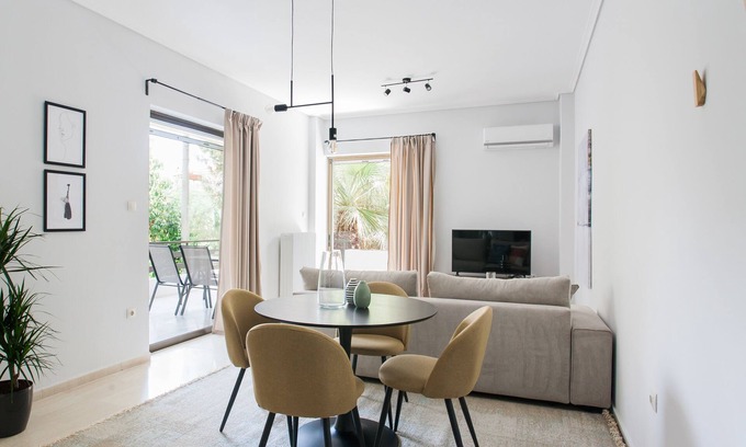 Khalandrion Apartment | Pleasant 2BR Apartment near HELEXPO