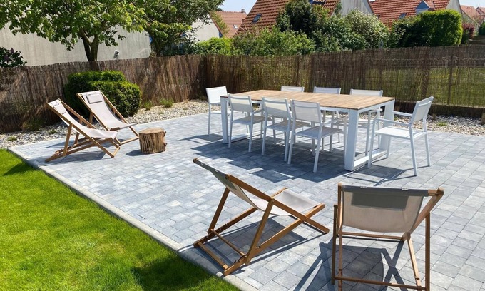 Wissant House | Pleasant house in quiet neighborhood with garage and fenced garden.