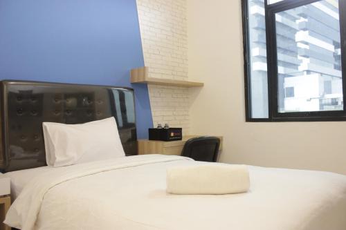 Ciroyom Apartment | Pleasant Studio Semi Apartment at The Lodge Paskal near BINUS University By Travelio