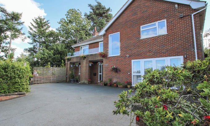 Longford Cottage | PLUM HILL STUDIO, with a garden in Oswestry