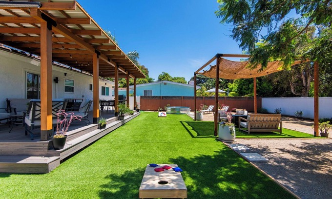 Carlsbad Village House | Plunge Pool, Fire Pit, EV Charger ~ Coasta Casa