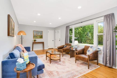 Plymouth House | Plymouth Wayzata Peaceful Lake Retreat Quiet