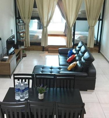 Taman Jubilee House | PM Octagon Ipoh Duplex Suite (4-12paxs)