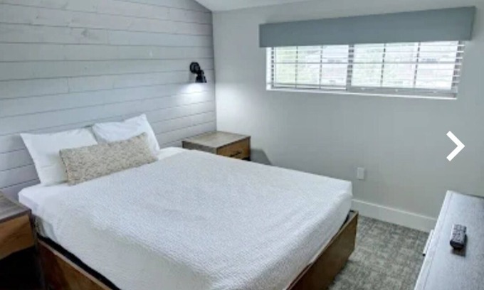 East Stroudsburg Villa | Poconos Getaway - 295/NtnEscape to the Poconos with this cozy relaxing retreat!