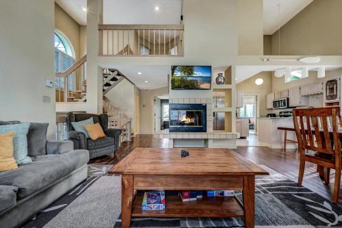 Lake Harmony House | Poconos Paradise Lakeskihikewater Parkkids