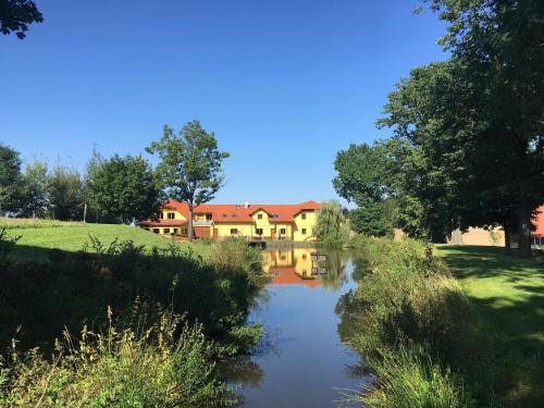Tlumacov House | Podveský mlýn