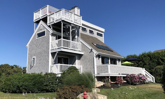 Point Judith House | Point Judith Contemporary—Walk to Roger Wheeler Beach