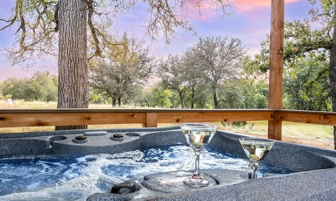Fredericksburg Cottage | Pollen at the Hive, 1/1 | Private Hot Tub | Gas Fire Pit | Cornhole