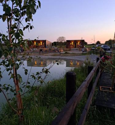 County Laois House | Pond Beach 2ppl-private Hot tub