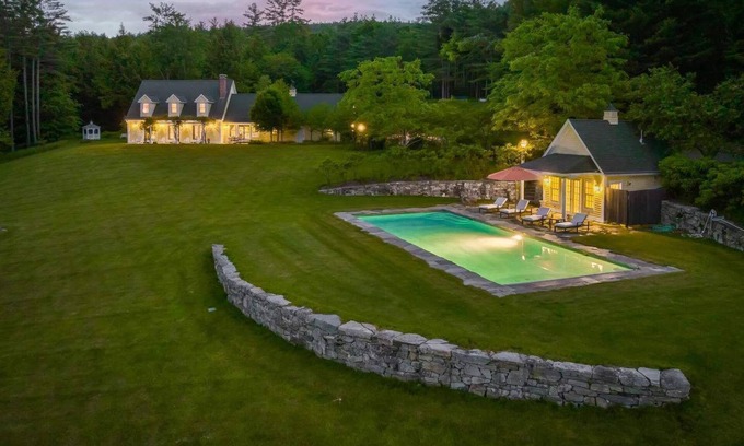 West Hartford House | Pond, Pool, Mountain Views - Au Bout du Chemin