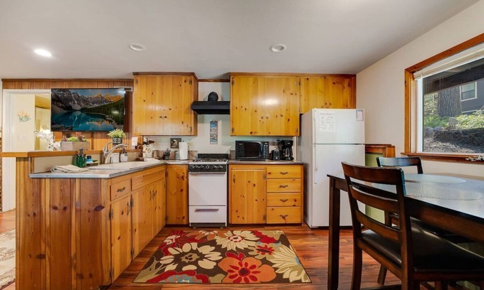 Twain Harte Cabin | Ponderosa Paradise, GORGEOUS Studio W/Private Entrance, Walk To Town