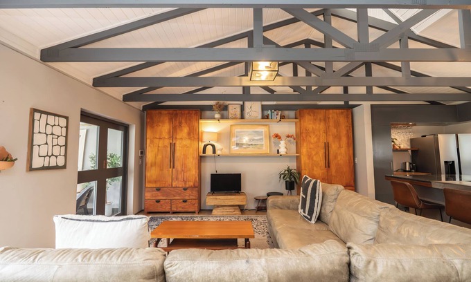 Die Boord House | Pool & Garden Winelands Retreat