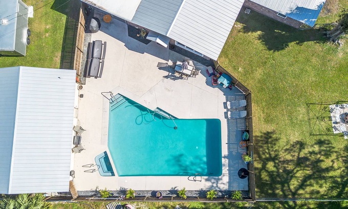 Okeechobee House | Pool, Hot tub, Kid & Pet Friendly! Near Lake, CLEAN