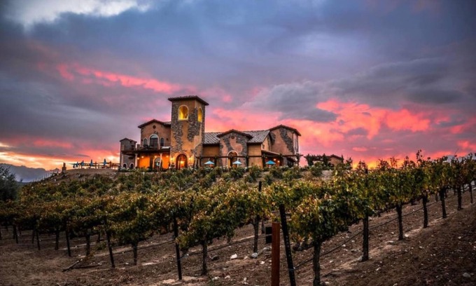 Paloma Del Sol House | Pools, tennis courts, BBQ, wine country