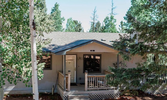 Spring Valley House | Popular Mountain Lodge among aspen trees! Hot tub!