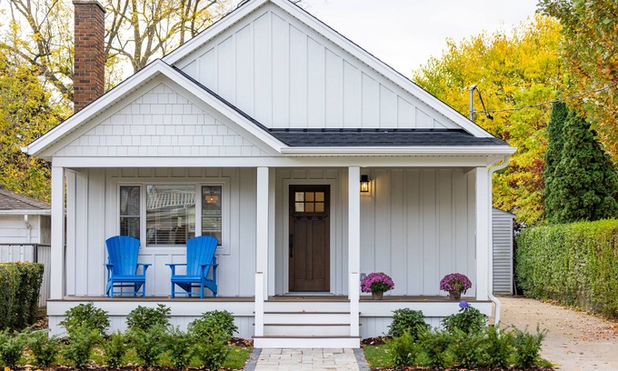 Port Dalhousie House | Port Dalhousie Lake House