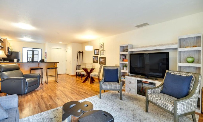 Old Town Chinatown Apartment | Portland Condo with Hot Tub Access, Near Downtown!