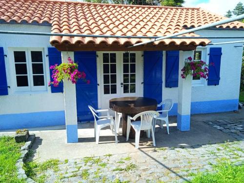 Caloura House | Prédio do Castelo